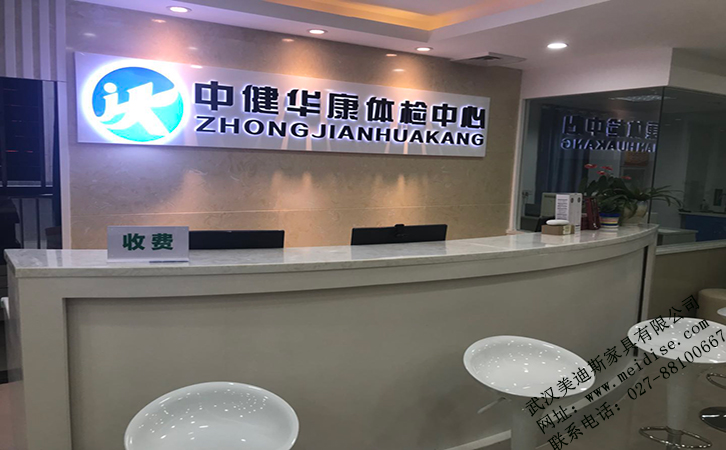 前臺(tái) 前臺(tái)